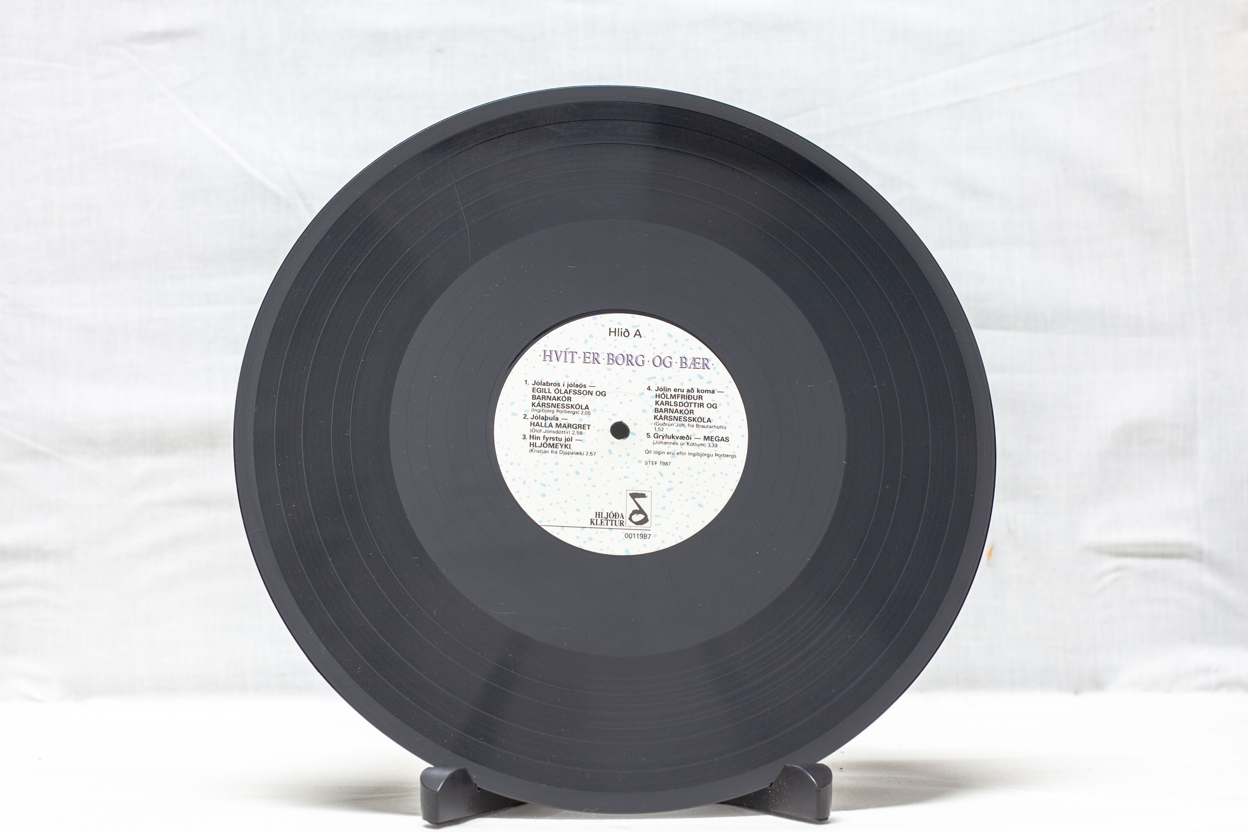 Ýmsir - Hvít Er Borg Og Bær