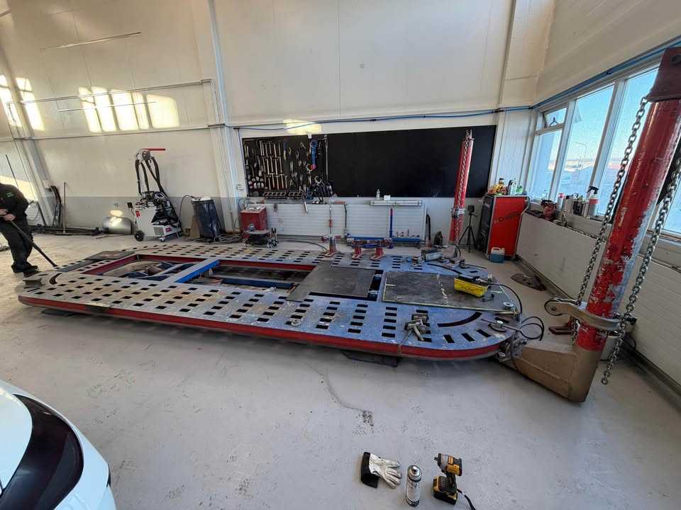 Bílalyfta - 10 tonn.