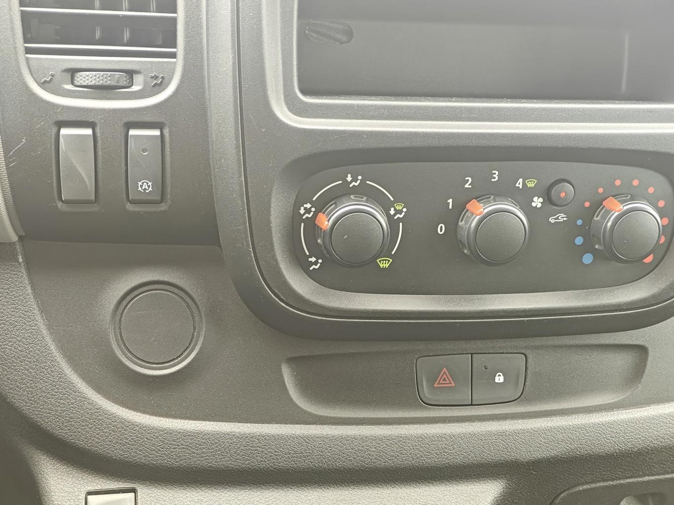 Renault Trafic 8 manna - 3/2017 - 210þ. km