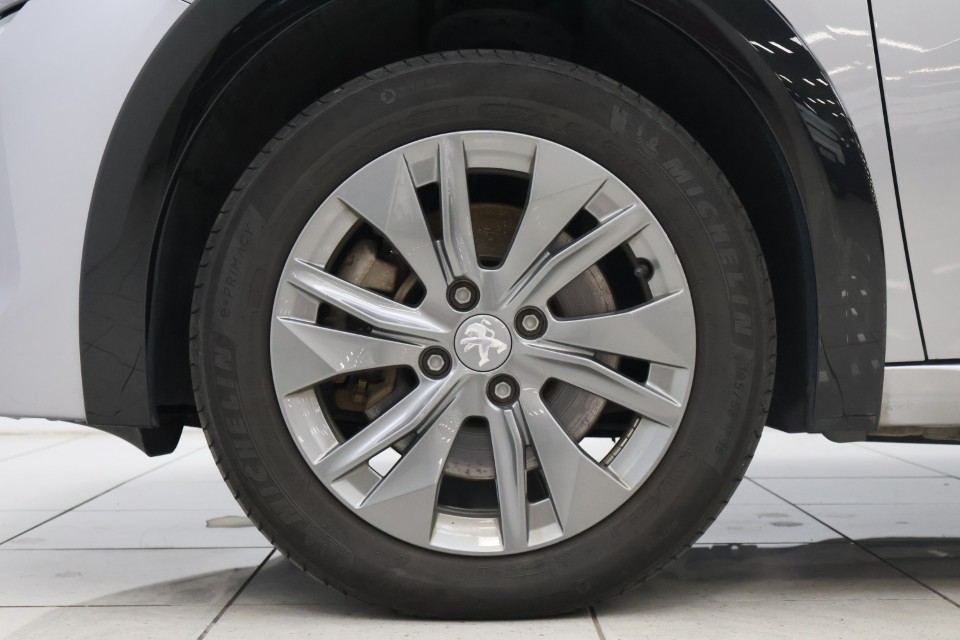Peugeot E-208 Allure - 5/2022 - 30þ. km