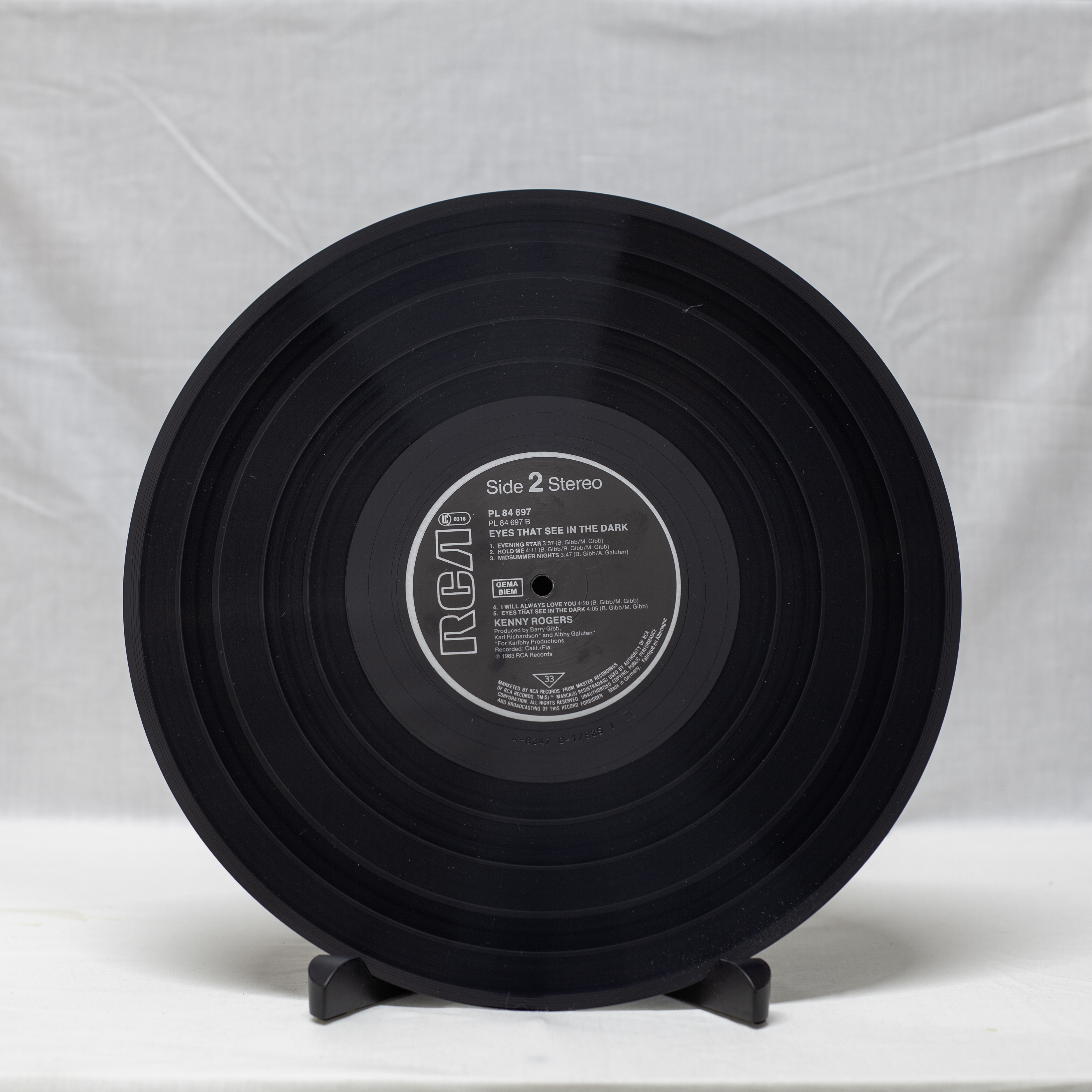 Kenny Rogers – Eyes That See In The Dark