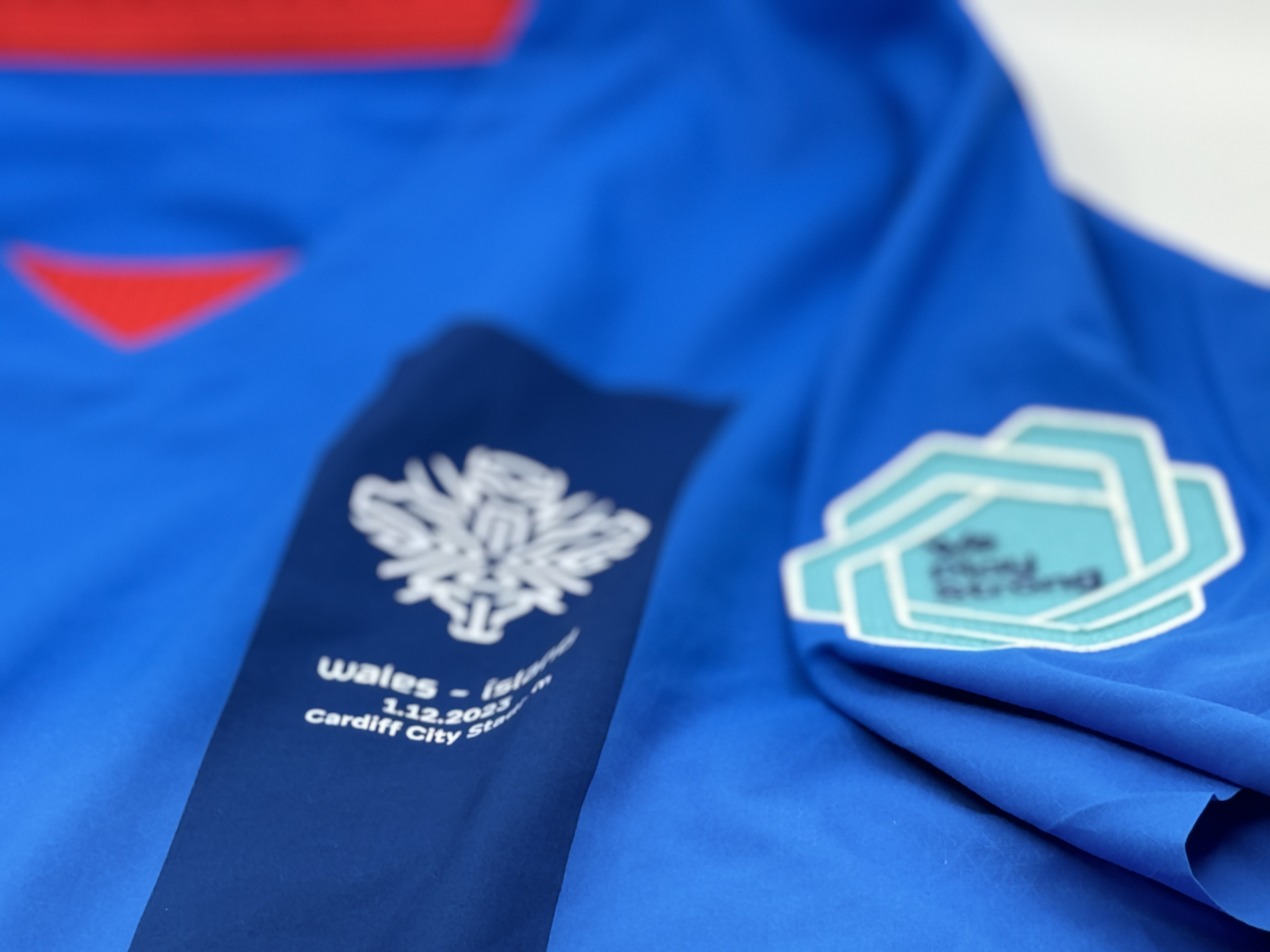 Landsliðstreyja - Wales–Ísland - Árituð fyrir kaupanda