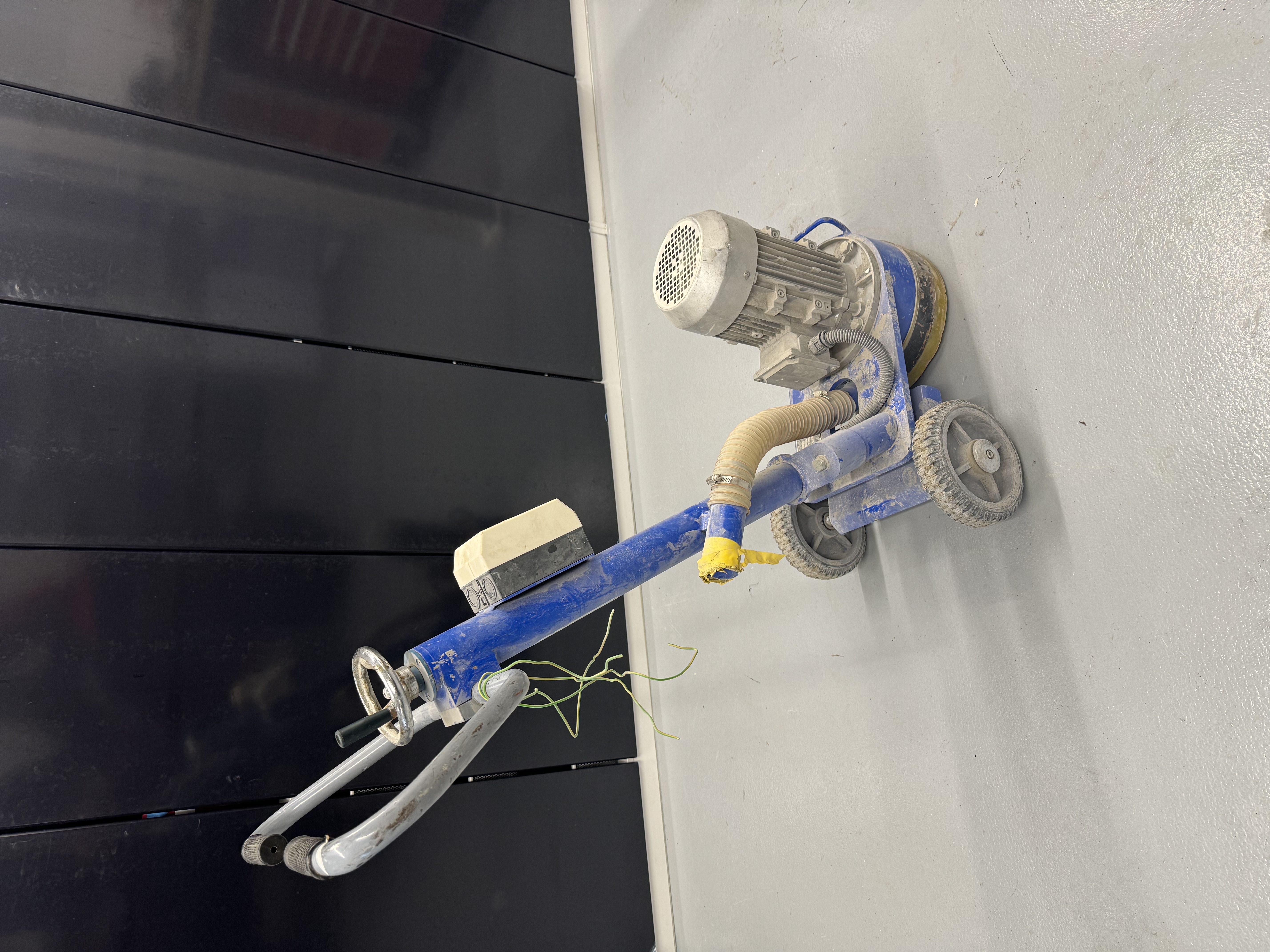 Hi-Power Gólfslípivél með slitnum bolla