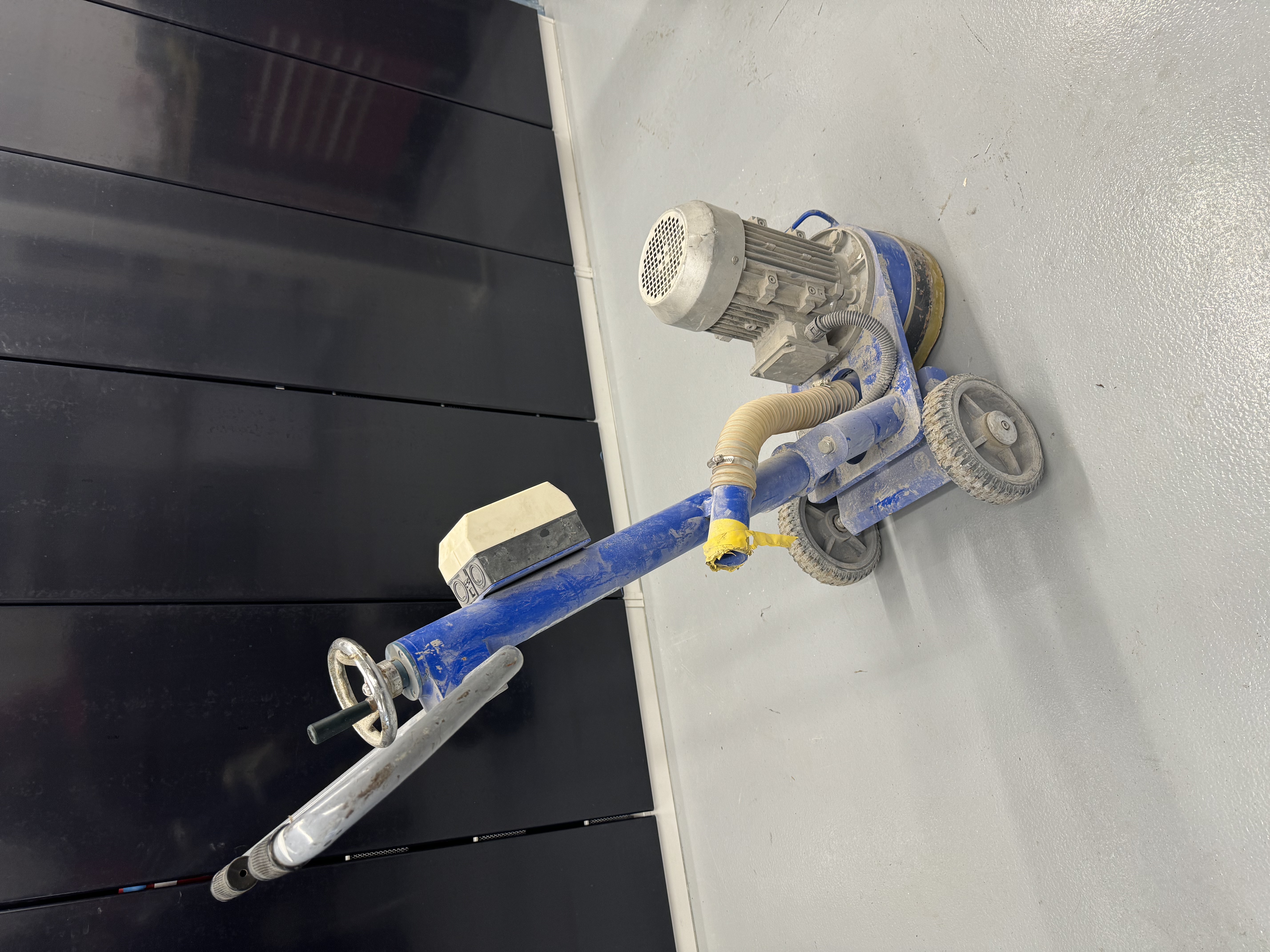 Hi-Power Gólfslípivél með slitnum bolla