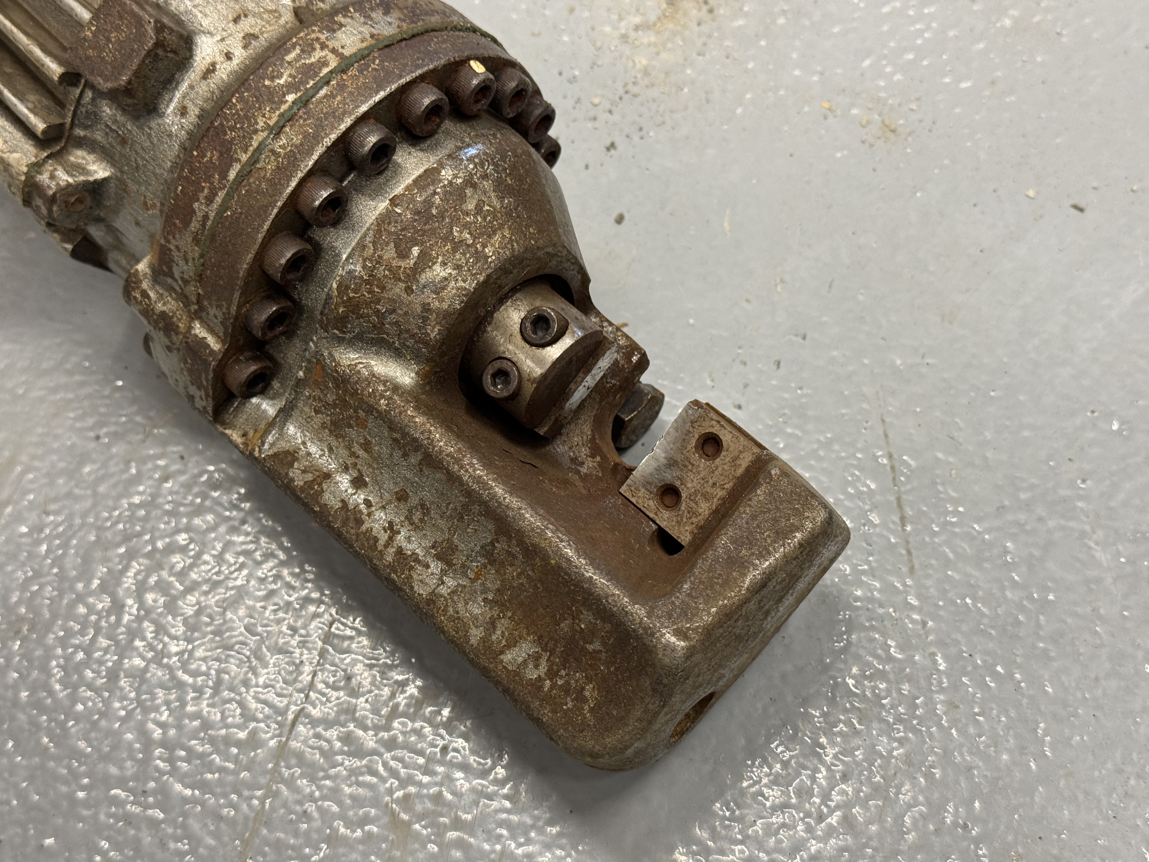 Rebar Cutter og "Zetur"