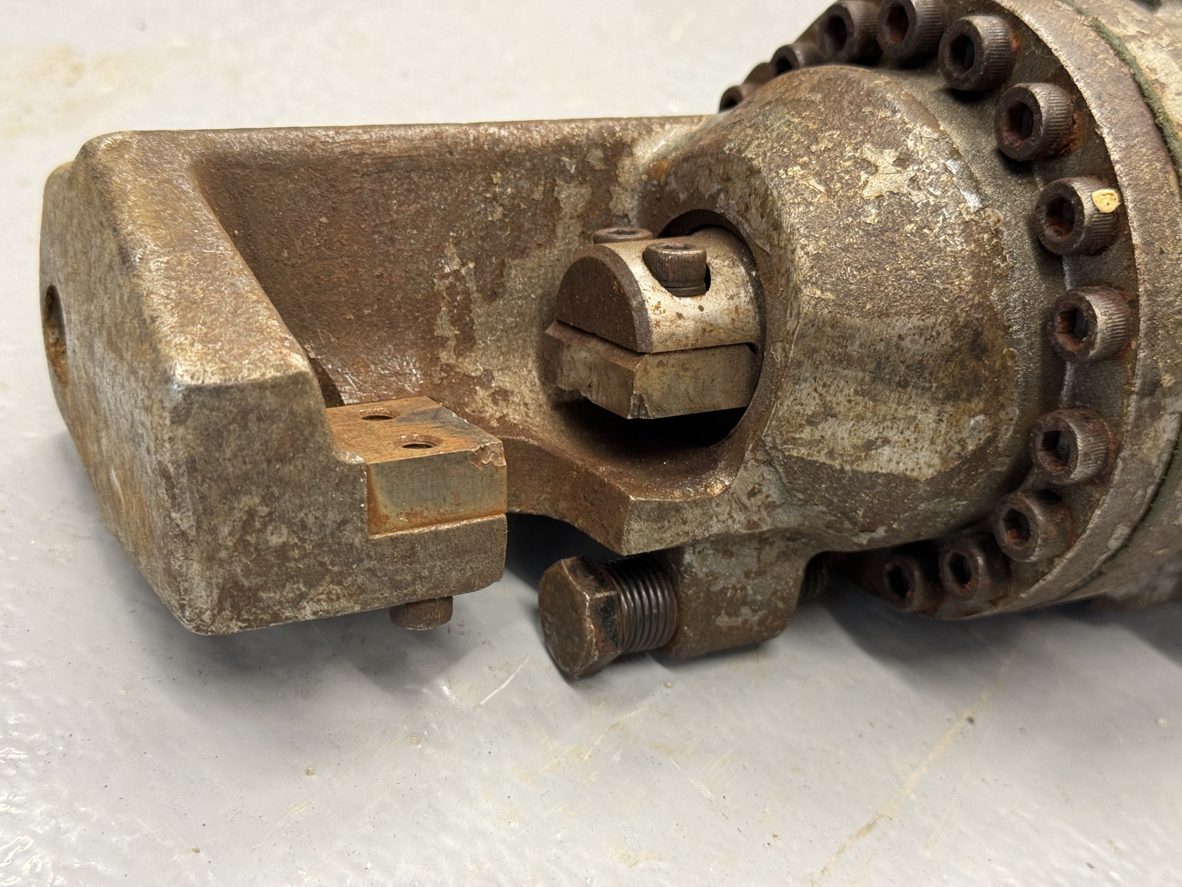 Rebar Cutter og "Zetur"