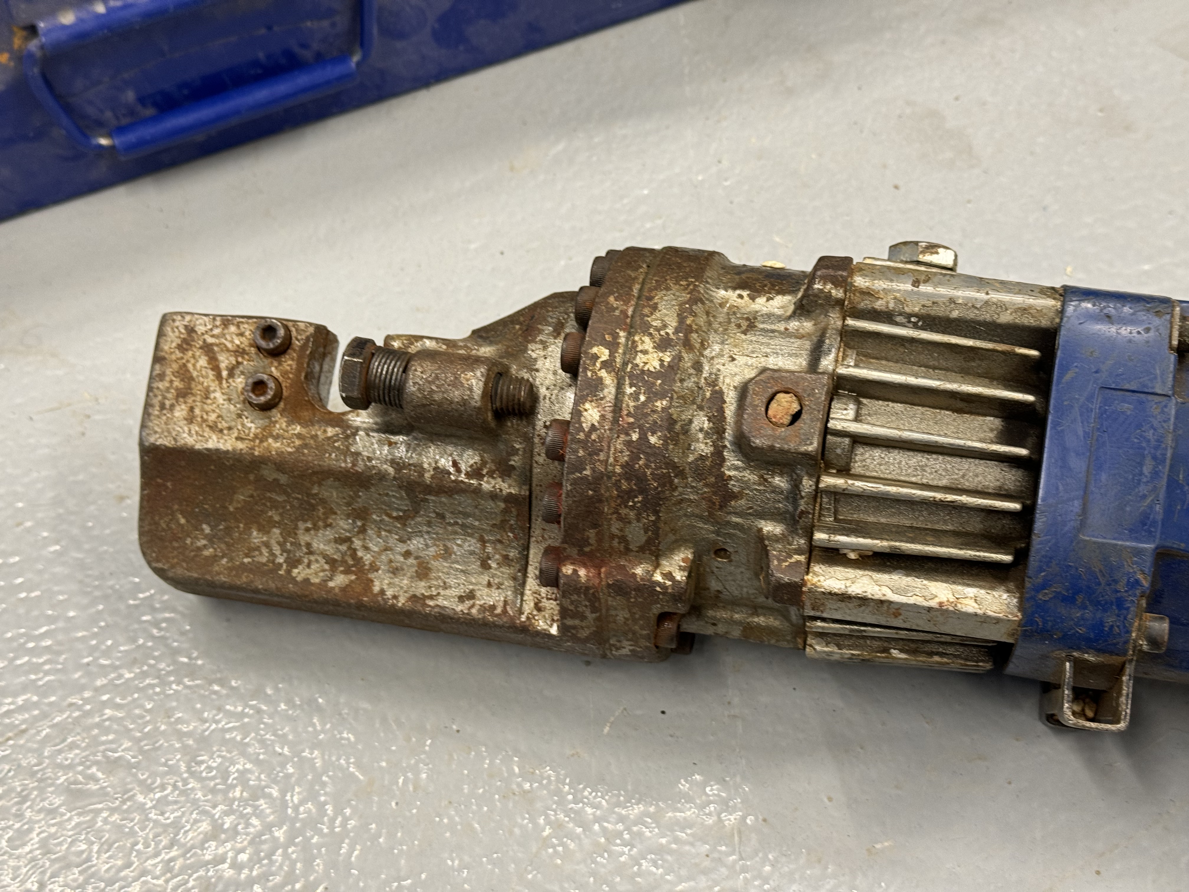 Rebar Cutter og "Zetur"