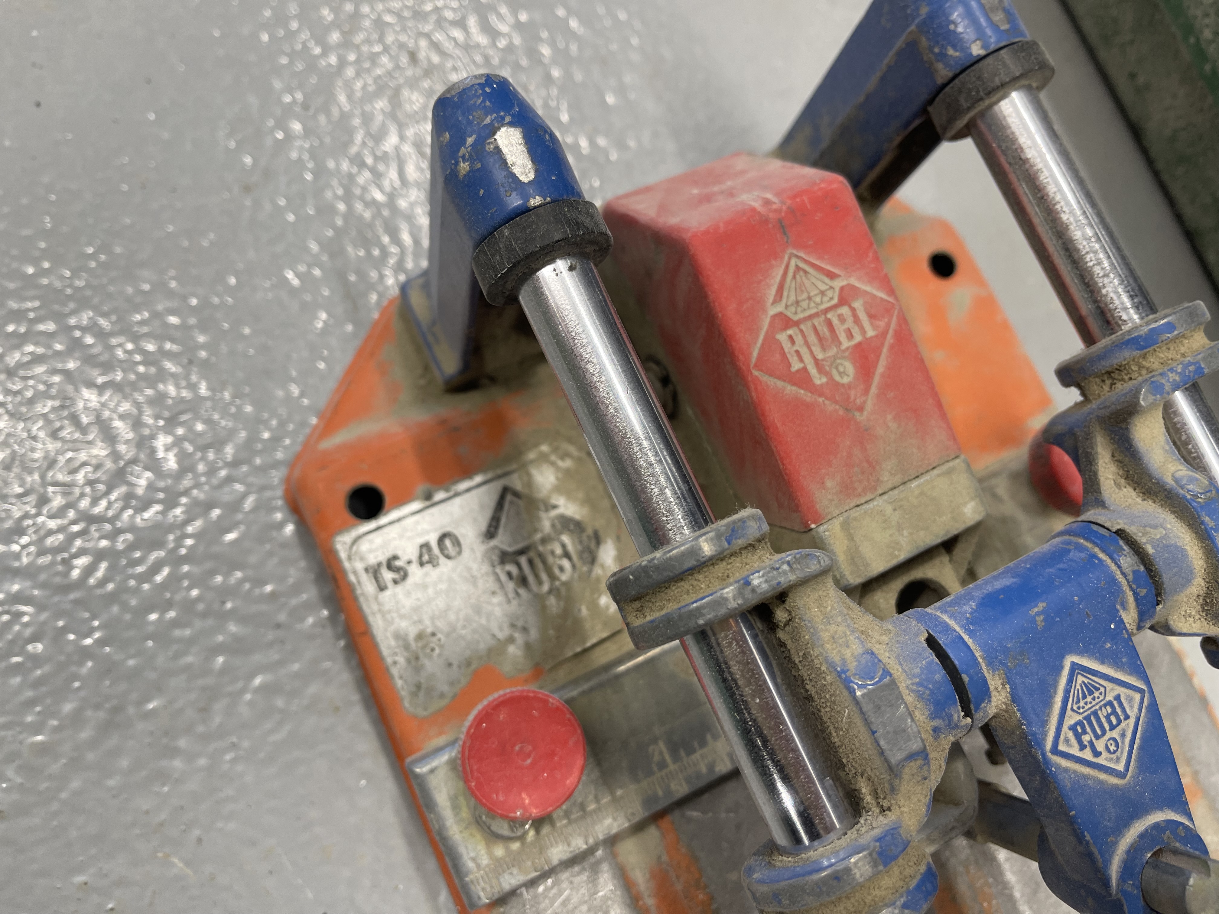 TS-40 Rubi flísaskeri