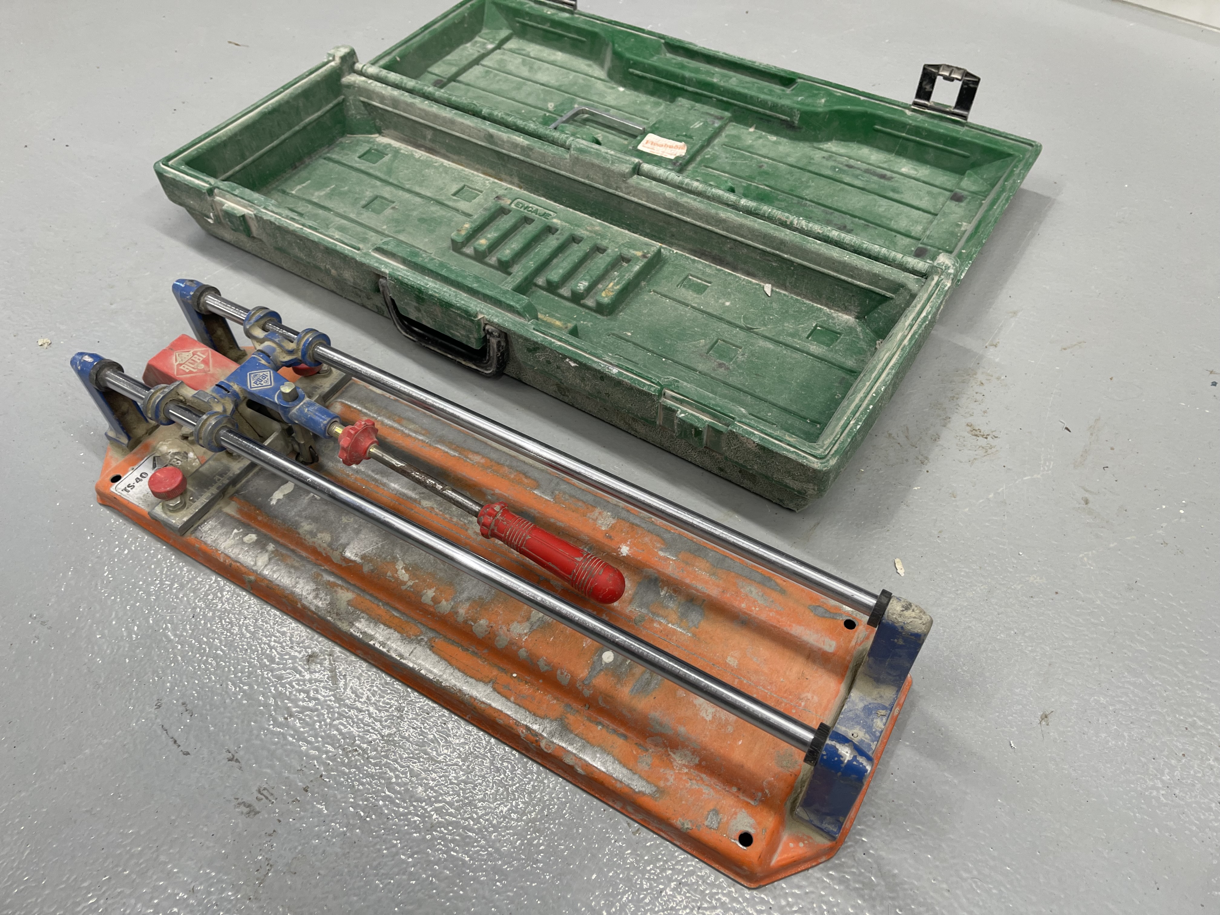 TS-40 Rubi flísaskeri