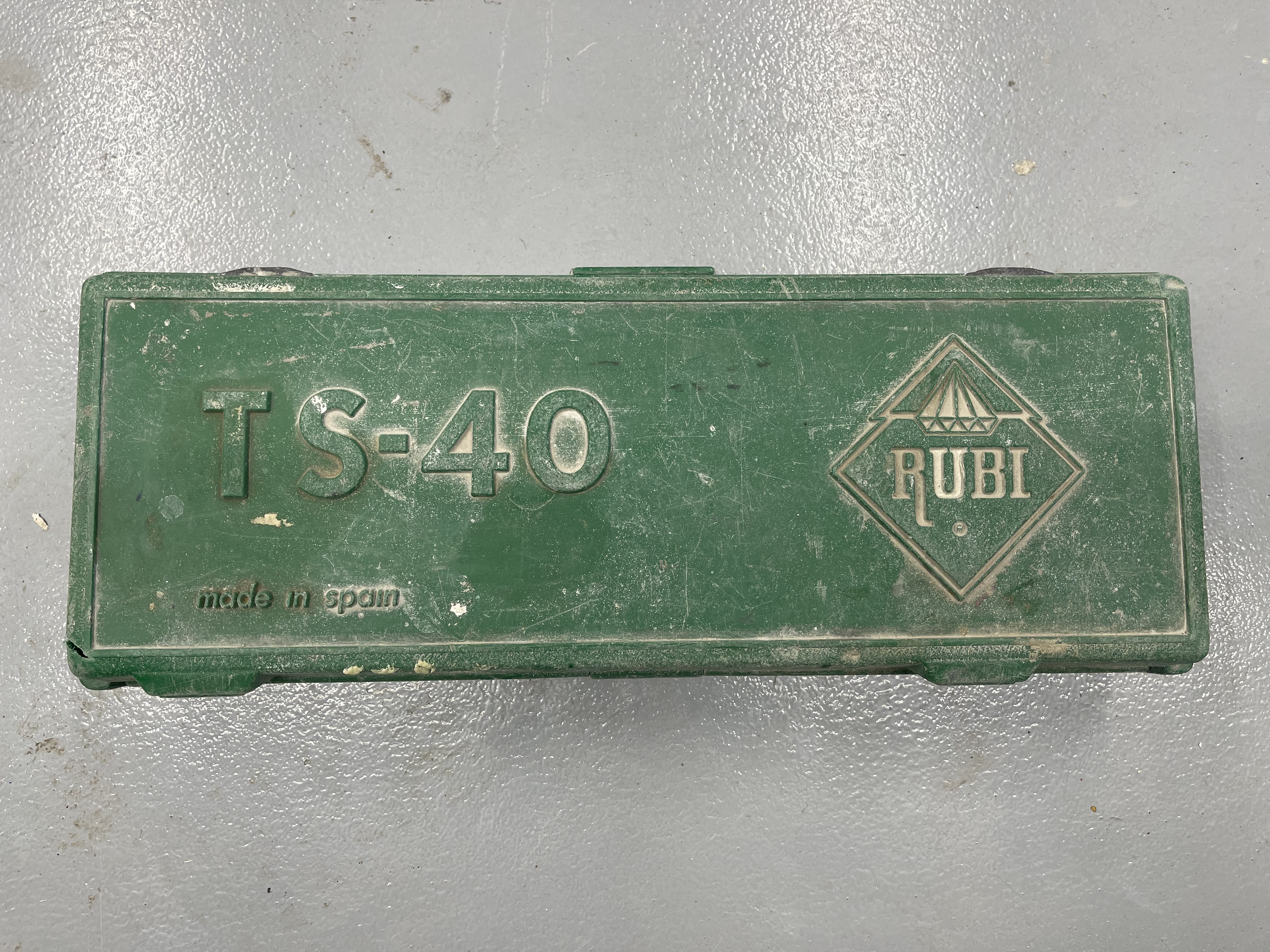 TS-40 Rubi flísaskeri