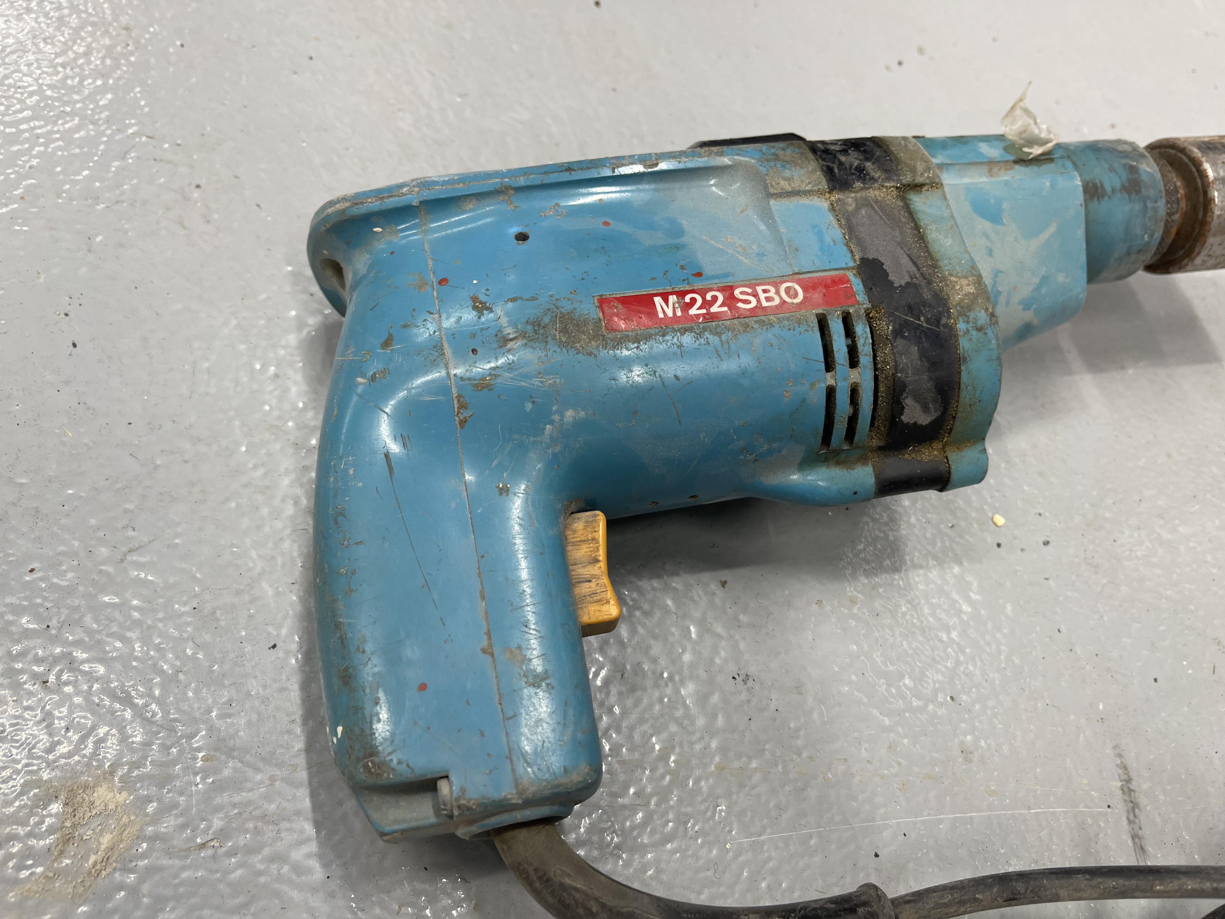 Verkfæra pakki: 2 borvélar, hitabyssa