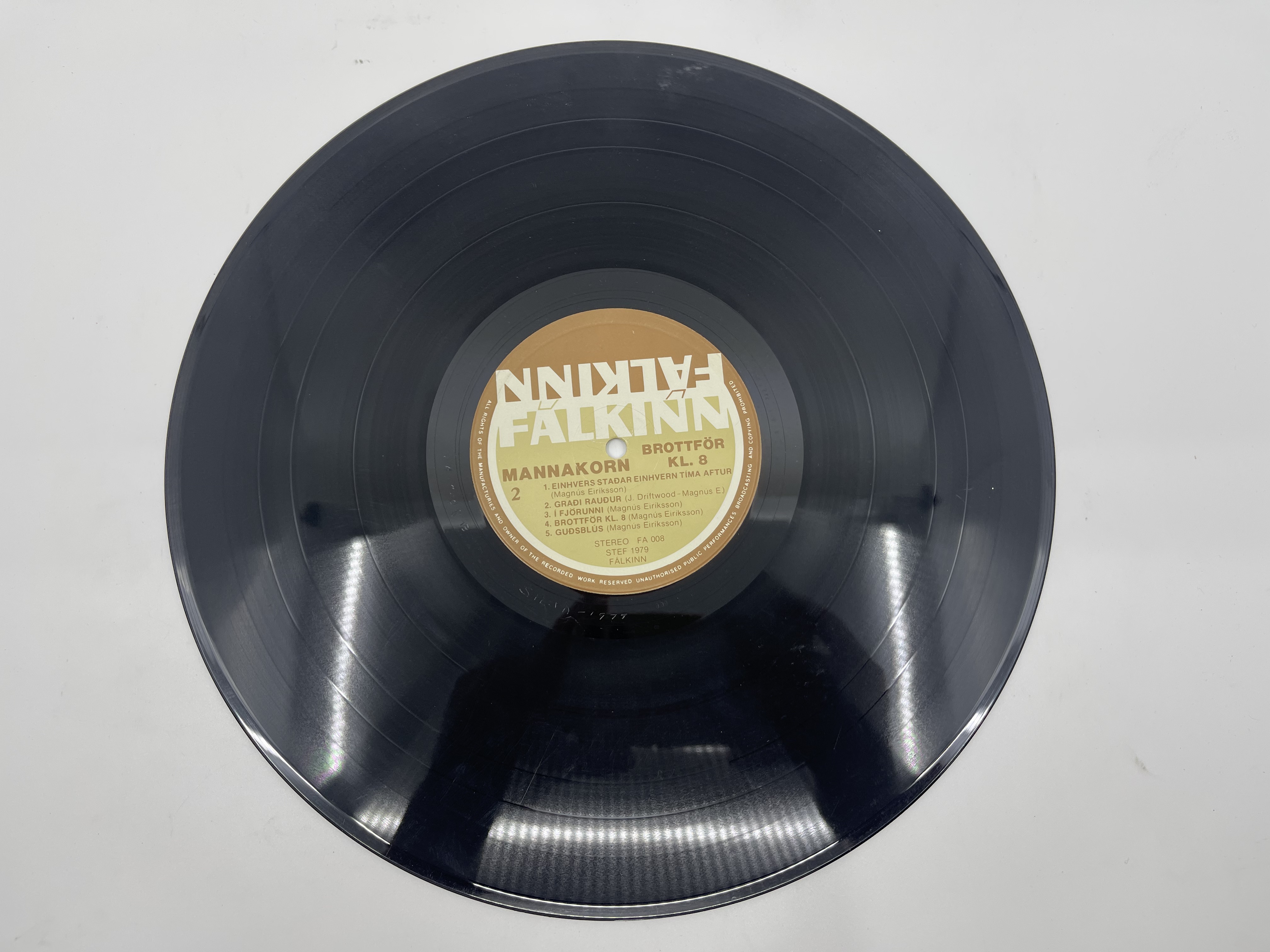 Mannakorn - Brottför Kl. 8