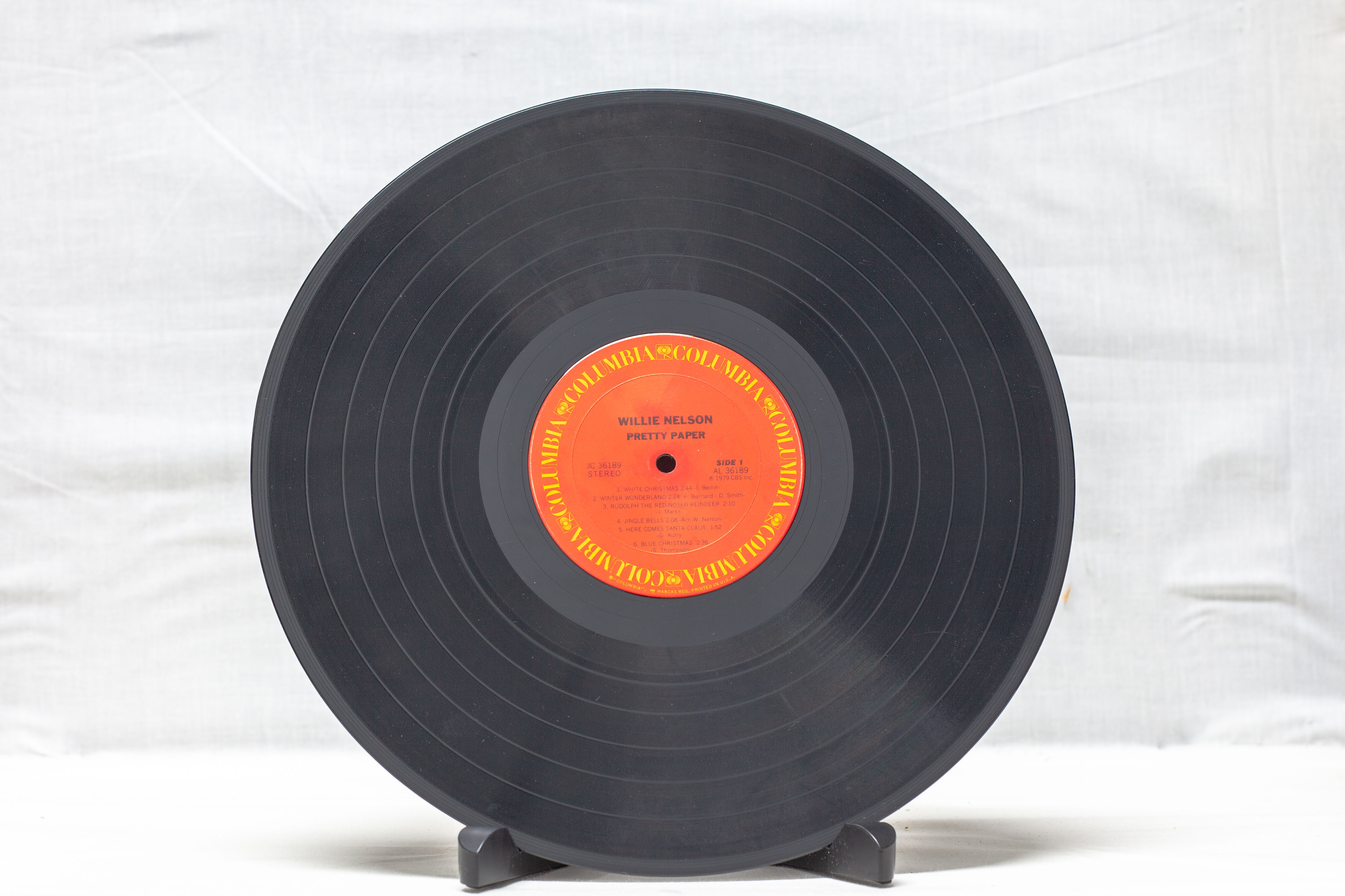 Willie Nelson – Pretty Paper