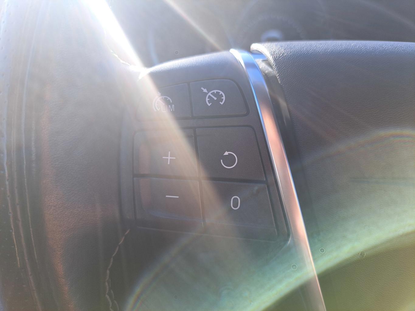 Volvo V40 R-Design - 5/2016 - 87þ. km