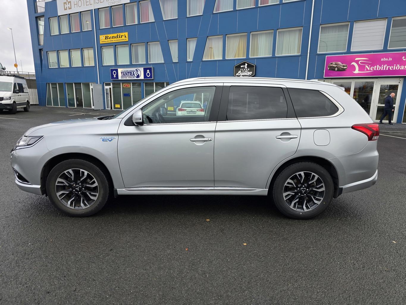 Mitsubishi Outlander Instyle PHEV - 3/2018 - 142þ. km