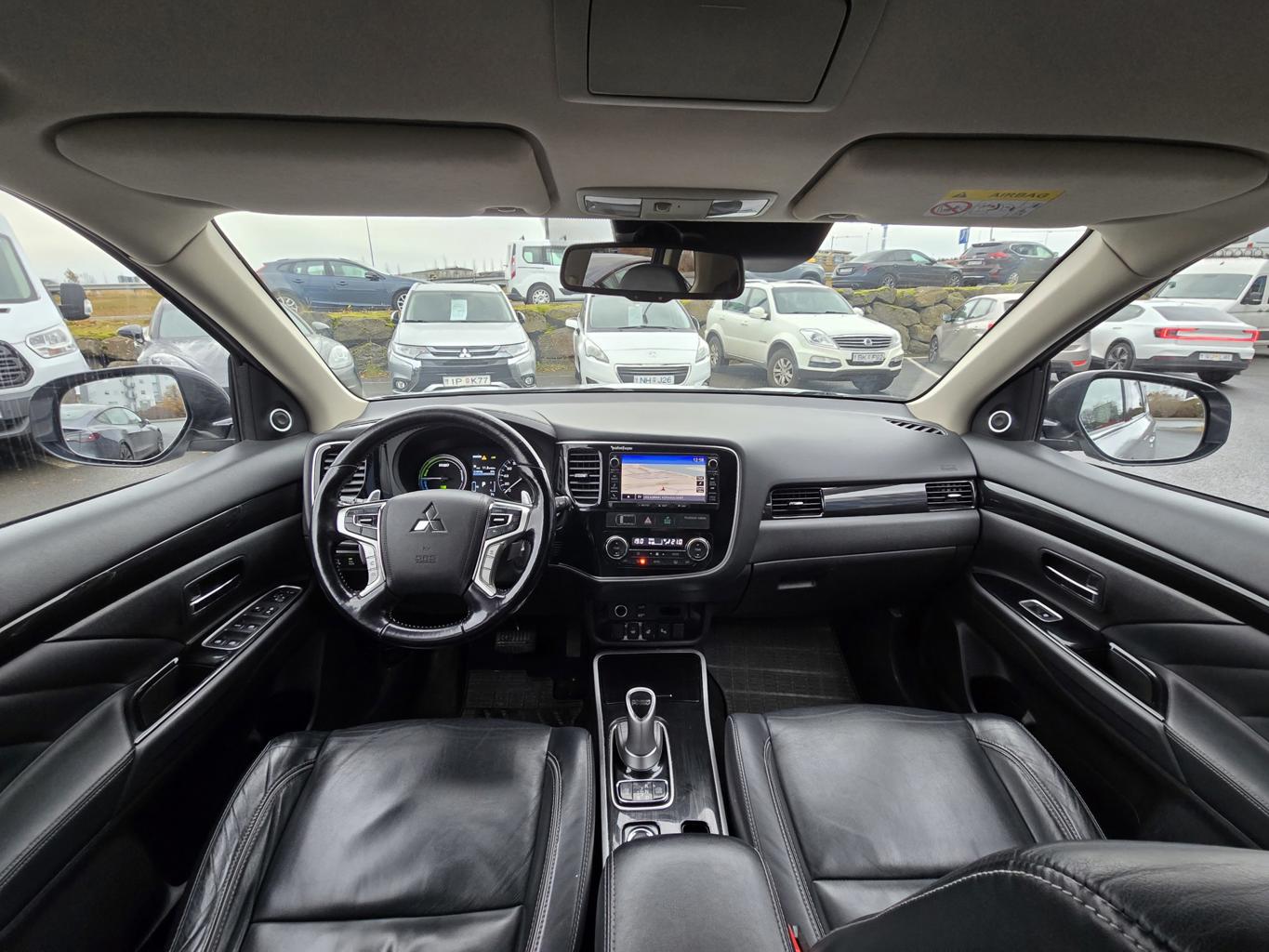 Mitsubishi Outlander Instyle PHEV - 3/2018 - 142þ. km