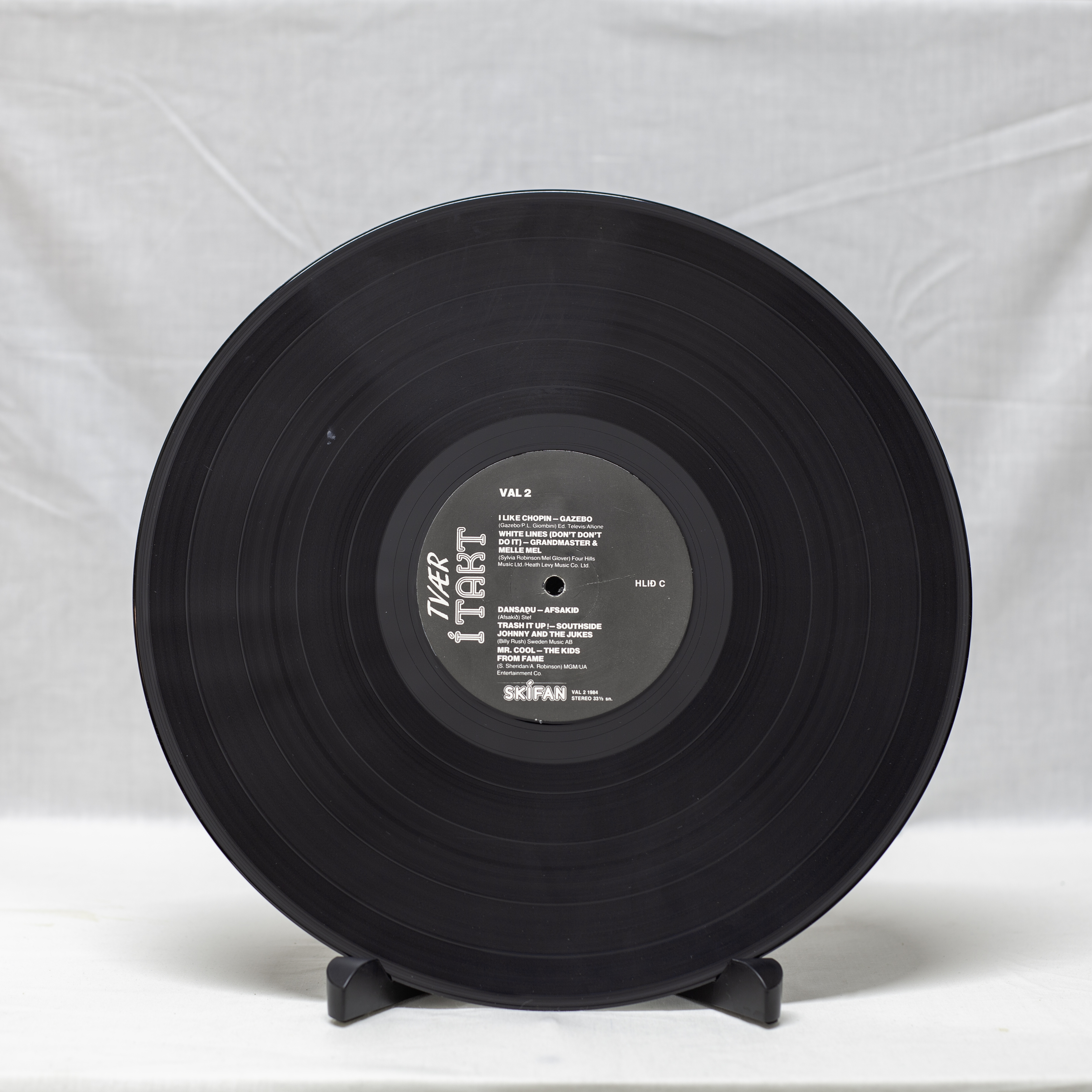 Ýmsir – Tvær í Takt