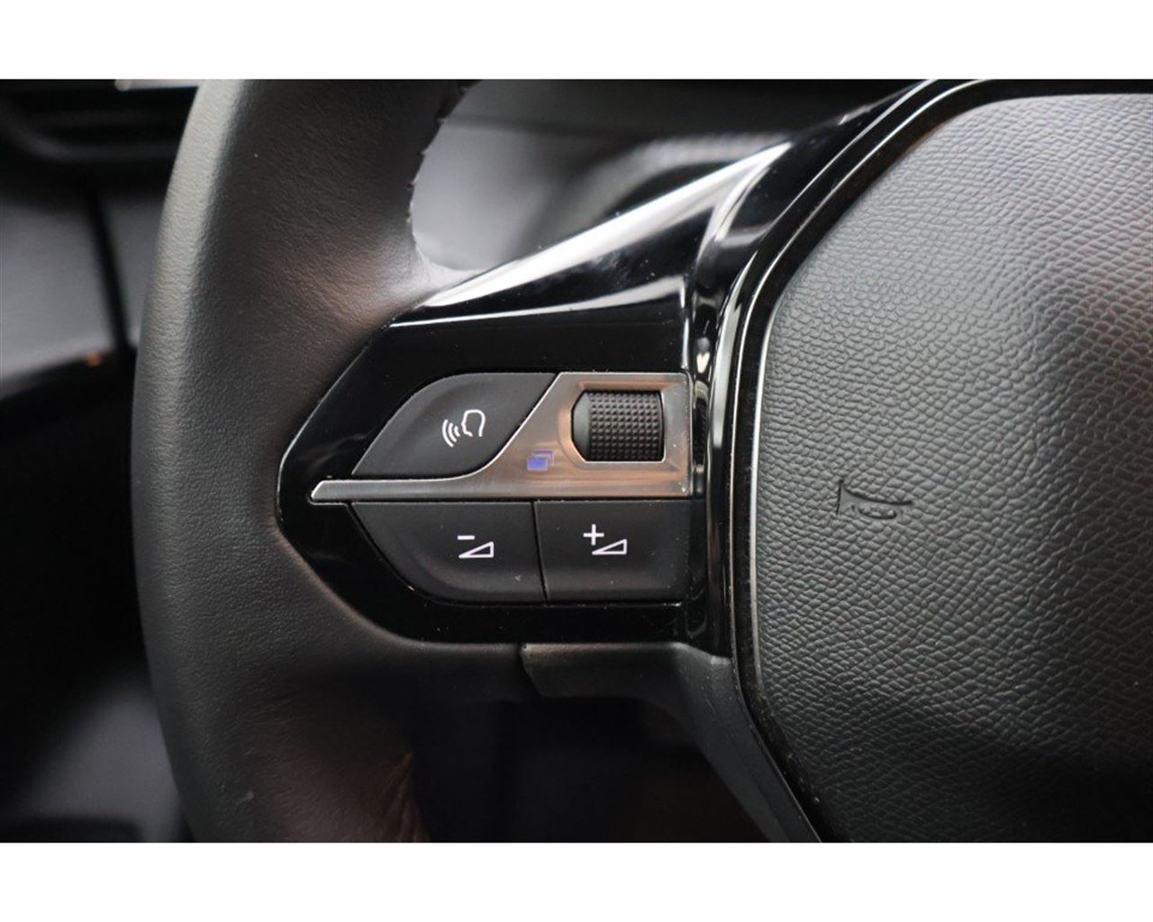 Peugeot E-208 Allure - 5/2022 - 30þ. km