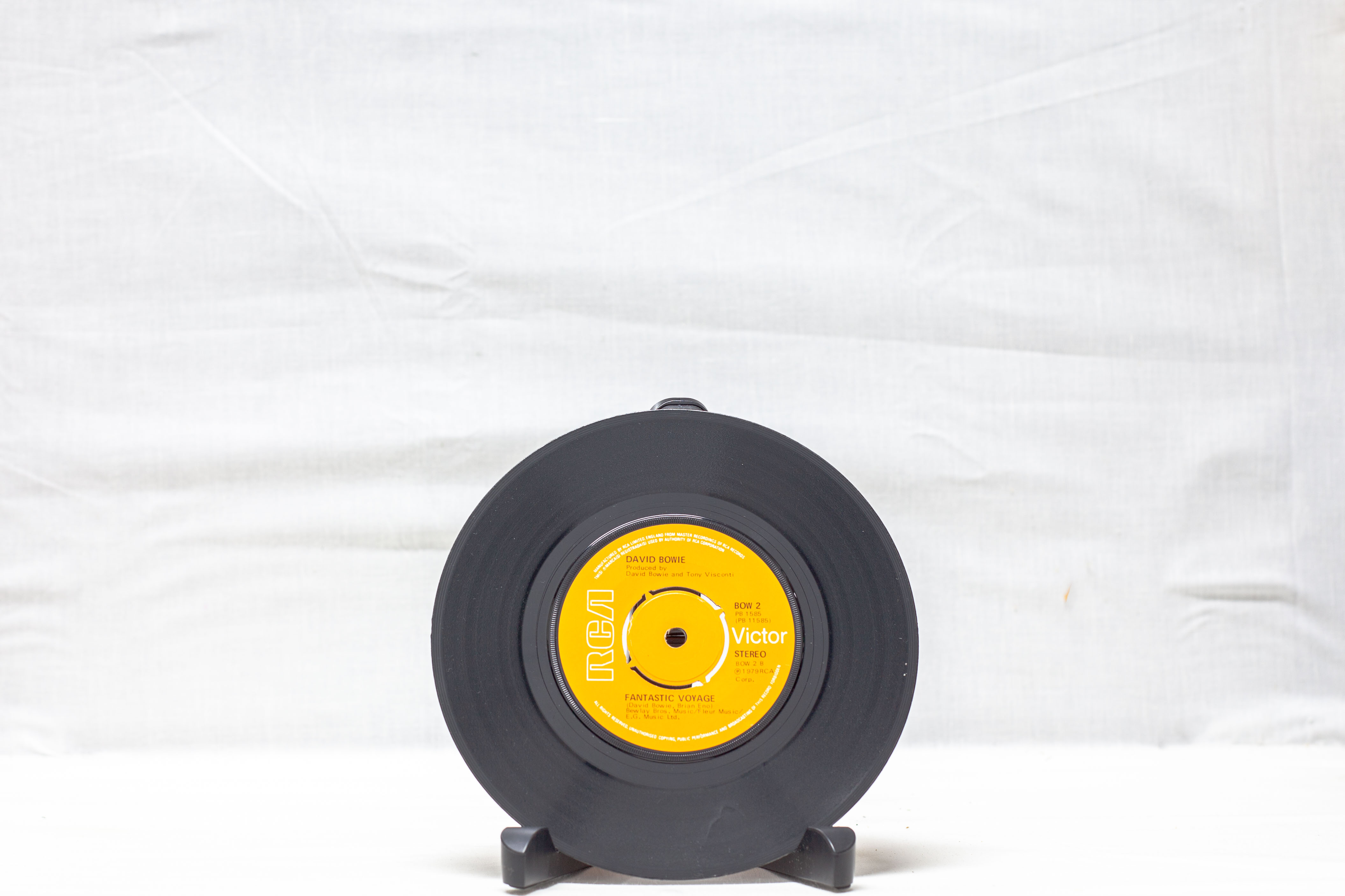 David Bowie – Boys Keep Swinging