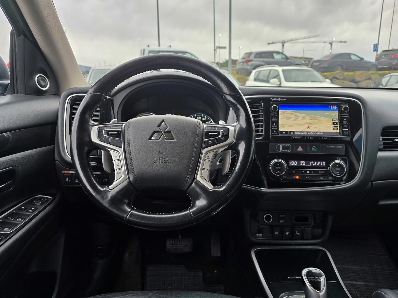 Mitsubishi Outlander Instyle PHEV - 3/2018 - 142þ. km