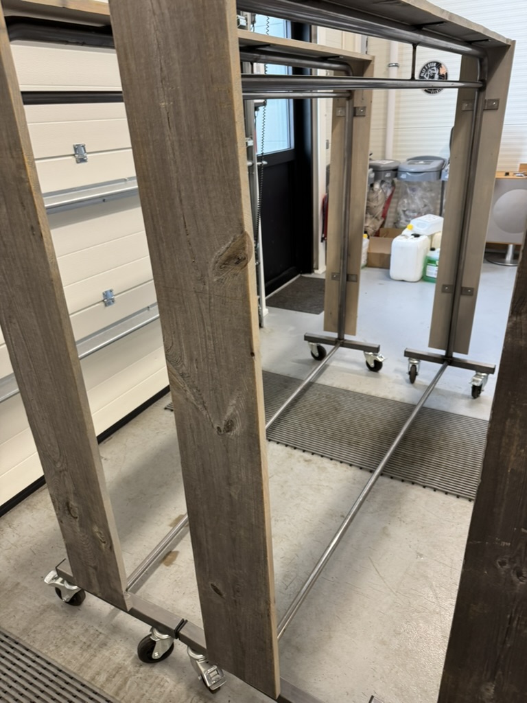 5x sérsmíðaðar fataslár