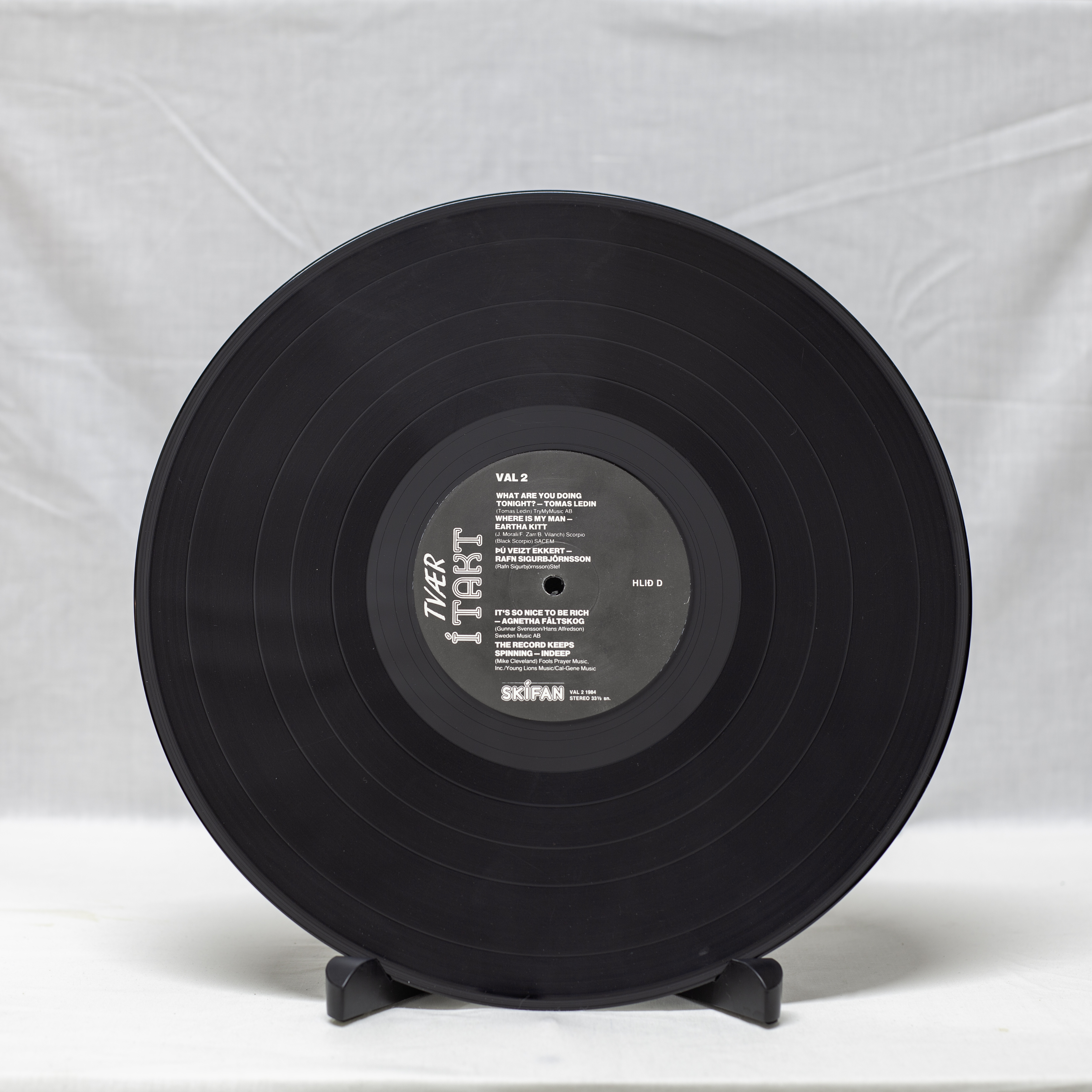 Ýmsir - Tvær í Takt