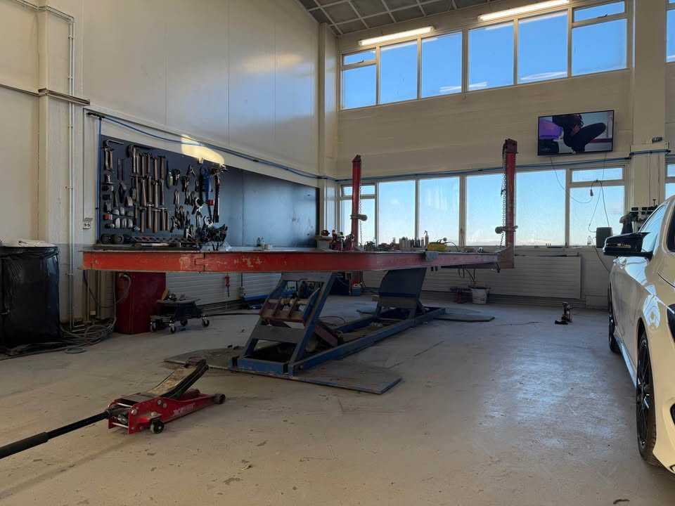 Bílalyfta - 10 tonn.