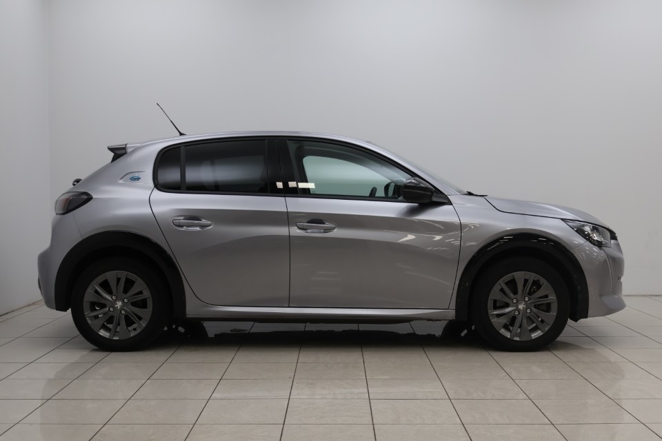 Peugeot E-208 Allure - 5/2022 - 30þ. km