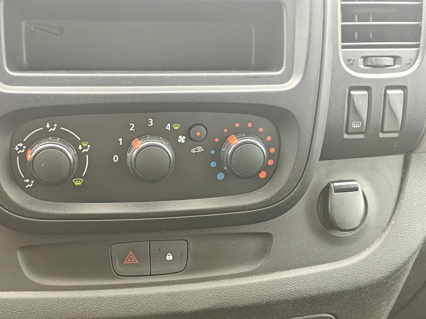 Renault Trafic 8 manna - 3/2017 - 210þ. km